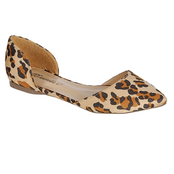 Breckelles Shoes - • { Breckelle’s } • Leopard Flat. Size 8.